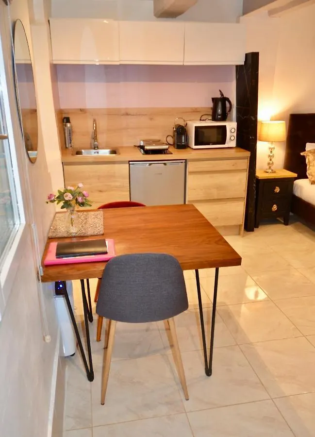 Artistic Antibes Apartment 0*,  Francia
