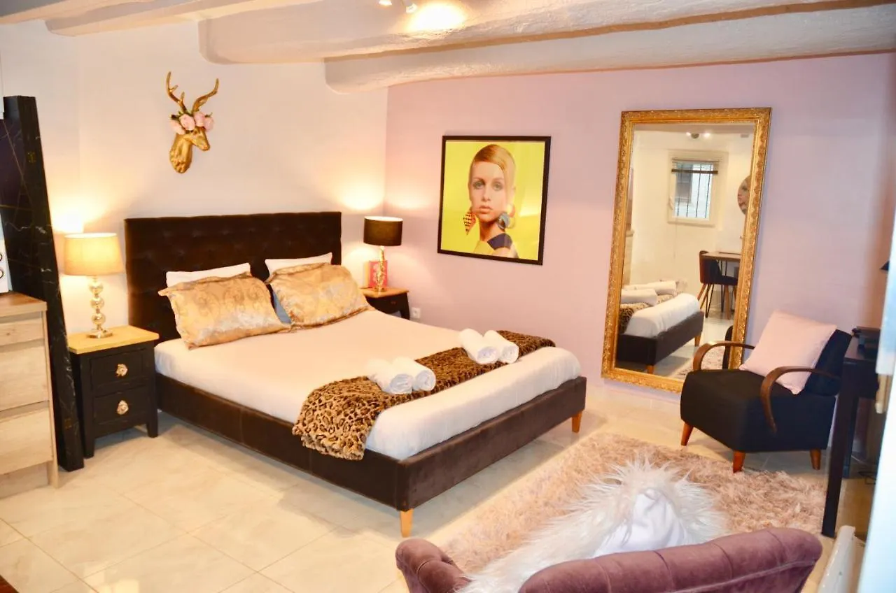 Artistic Antibes Apartment