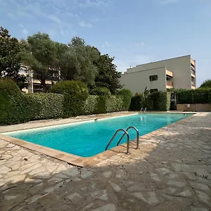 Magnifique Dans Résidence Avec Piscine Antibes